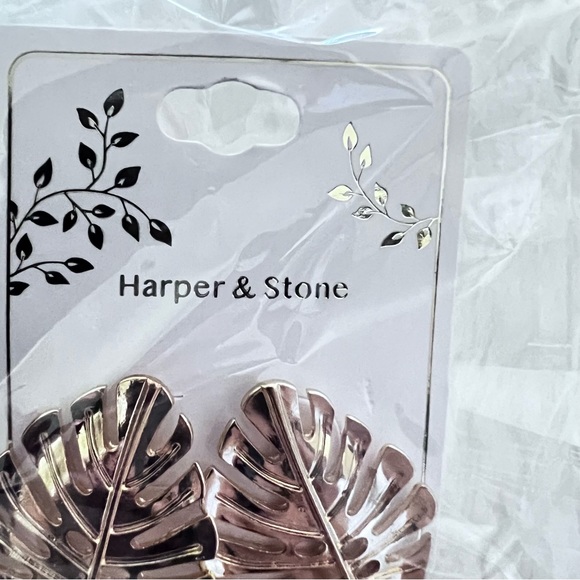 Harper & Stone - Tropical Leaf Earrings - Picture 4 of 5